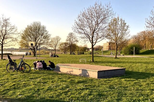 Der Deichpark am frühen Abend