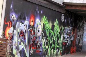 Mit Graffiti besprühte Wand