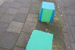 Bunt bemalte Begrenzungssteine