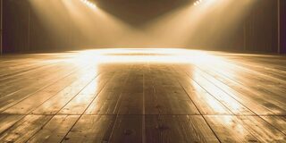 Spotlights auf Bühne
