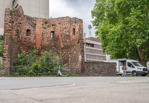 Der Schäferturm ist feste Station im Fahrplan des Versorgungsbusses.