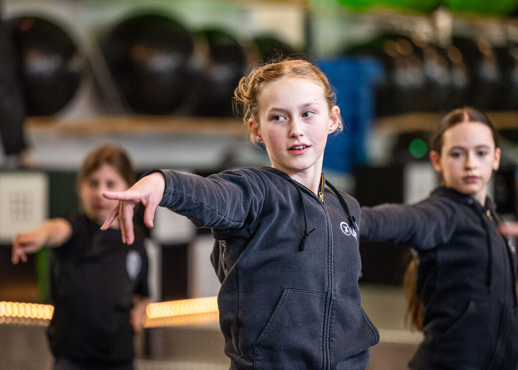 Die elfjährige Lotta (Mitte) tanzt bereits seit neun Jahren.