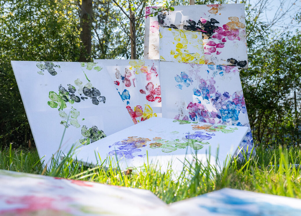 Wer einen echten "Hippoismus" im Wohnzimmer hängen haben möchte, kann sich im Servicebüro des Zoos melden.