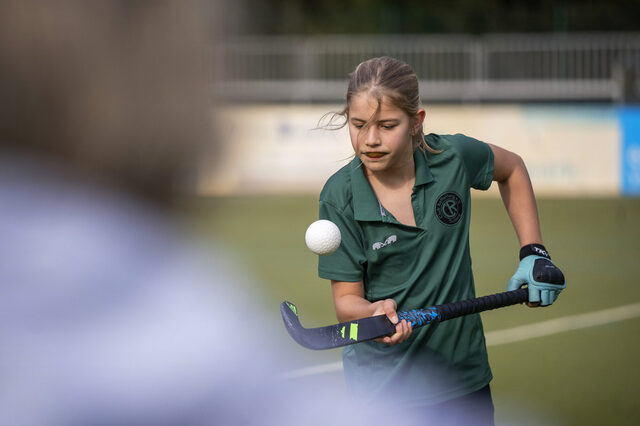 Emma Renkes ist nur eines von zahlreichten Talenten, die beim Club Raffelberg Feldhockey spielen.