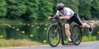 Das Bein nach hinten lang durchschwingen - so bekommt man richtig Speed.