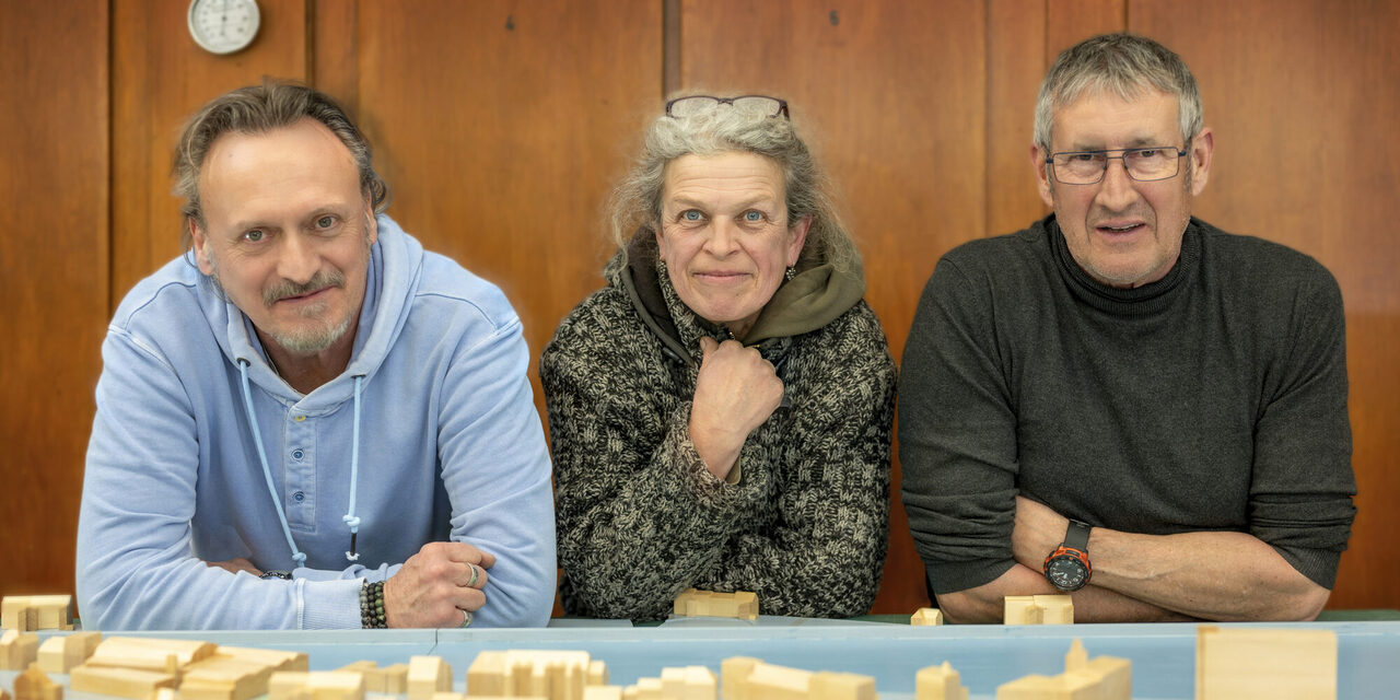 Sie sind das Modellbau-Team der Stadt Duisburg (v.l.): Jürgen Müller, Marika Block und Ulrich Vent