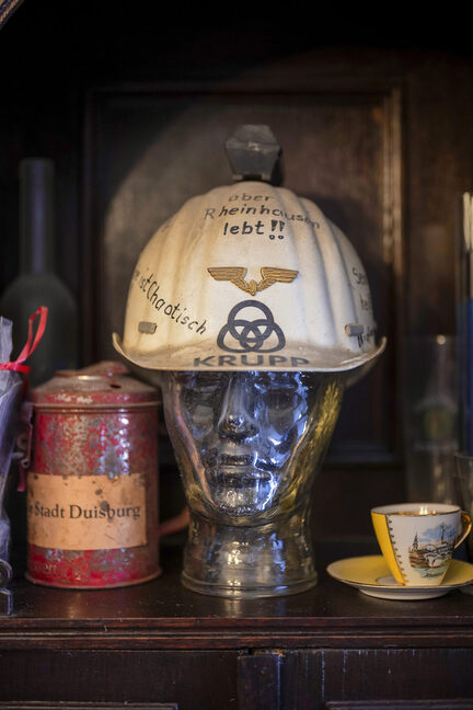 Ein Krupp-Arbeiter trug diesen Helm während der Proteste 1987