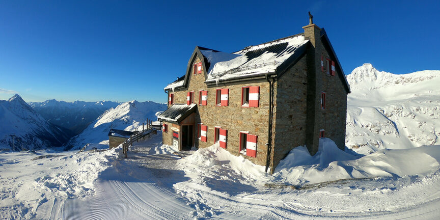 Ein Winteridyll: die Duisburger Hütte im Tauern-Gebirge