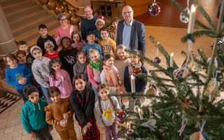 Tannenbaum im Rathausfoyer