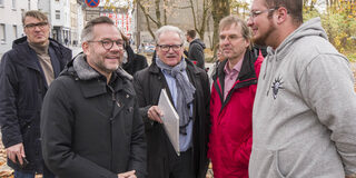 Staatsminister Michael Roth (2.v.l.) mit Vertretern der Stadt  Duisburg.