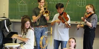 Über die Jahrgänge hinweg – das gemeinsame Musizieren im „emsa-Projekt“ bringt die Musikschule Duisburg und das St.-Hildegardis-Gymnasium noch näher zusammen.