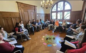 Menschen in einem Gesprächskreis