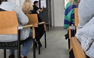 Menschen bei einem Vortrag