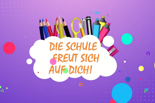 "Die Schule freut sich auf dich" Schriftzug vor Stiften und Scheren