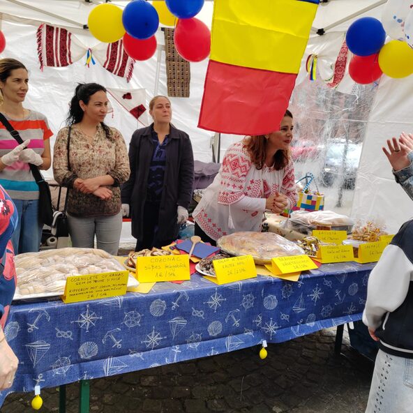 Frauen an einem Stand