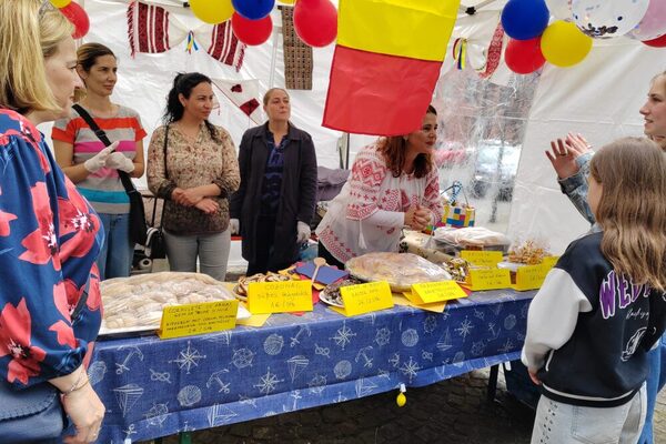 Austausch an einem Tisch