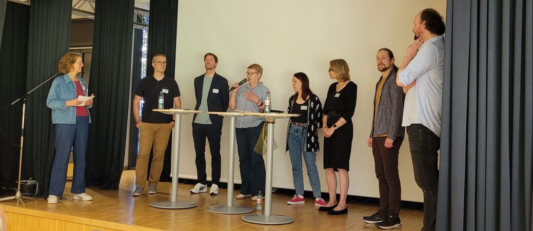 Die Teilnehmenden der Podiumsdiskussion