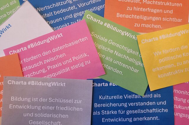Bunte Karten mit Statements