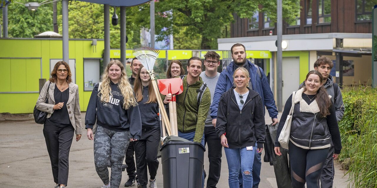 Städtische Auszubildende erneut im Duisburger Zoo aktiv