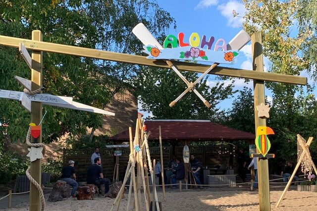 Eingang zur "Chill-Out-Area" im Strand-Stil