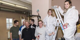 Die fleißigen Helfer von IKEA mit dem Geschäftsführer des Kulturbunkers