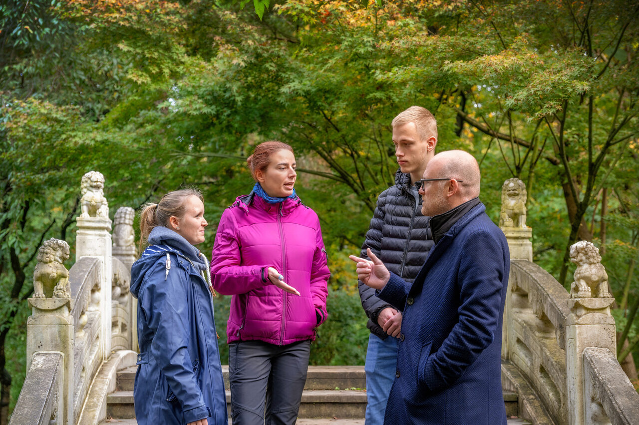 Oberbürgermeister Link im Gespräch mit Auszubildenden
