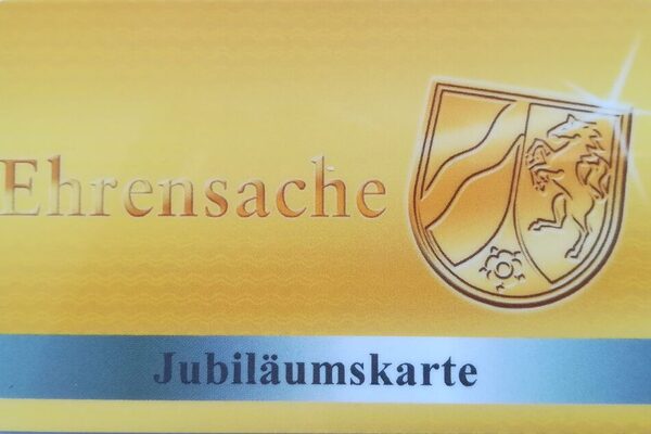 Goldene Karte mit der Aufschrift Jubiläumskarte