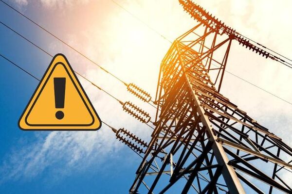 Mast einer Hochspannungsleitung