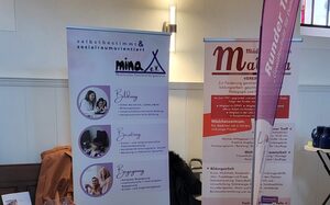 Der Stand des Runden Tisches "Gewaltschutz für Duisburg" in der Marienkirche Duisburg