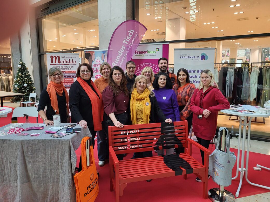 Mitstreiterinnen und Mitstreiter des Runden Tisches im FORUM Duisburg