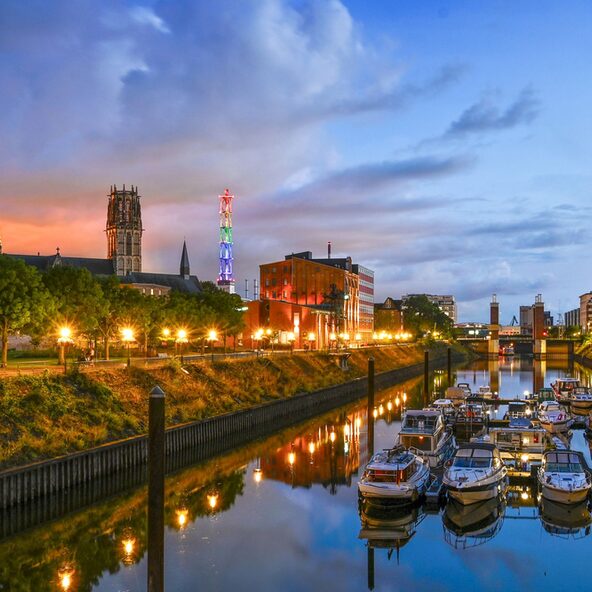Beleuchteter Innenhafen Duisburg