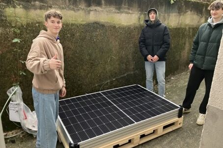 Flachdachinstallation mit Eichenbohlen ballastiert