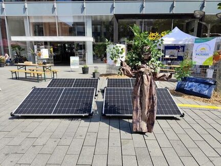 Stabsstelle Klimaschutz mit dem Projekt PV2School auf dem Umweltmarkt