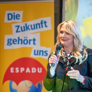 Frau Beigeordnete Linda Wagner bei Ihrer Rede