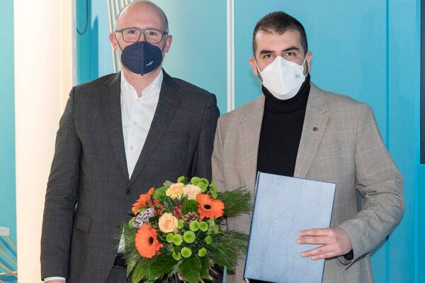 Mercator-Ehrennadel an Burak Yilmaz