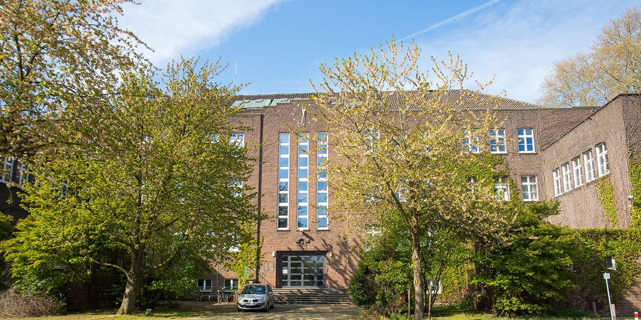 Eingang des Kultur- und Freizeitzentrum Rheinhausens vom Hof aus gesehen