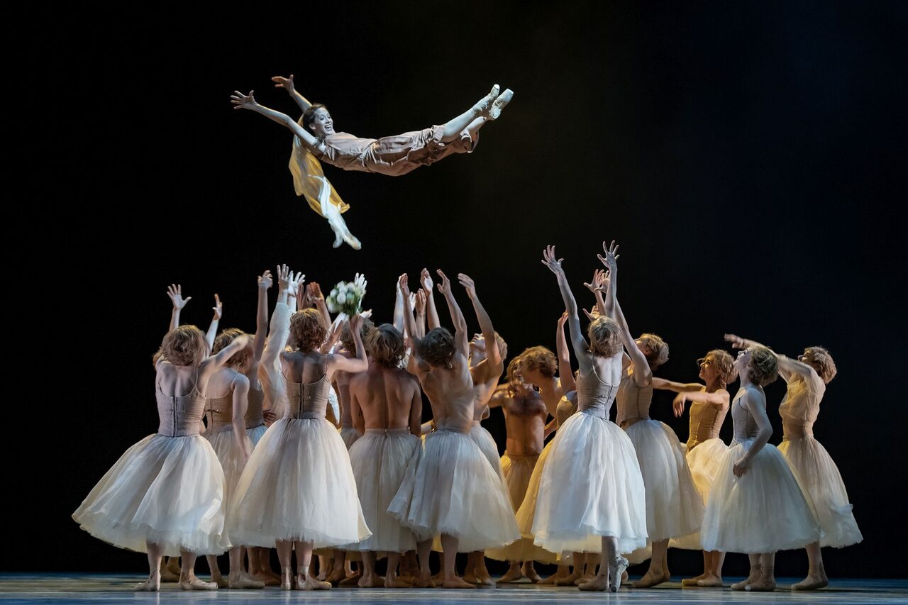 Demis Volpi „Giselle“: Doris Becker, Ensemble Ballett am Rhein