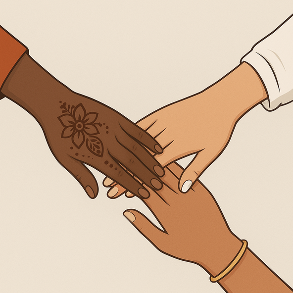 Drei Frauenhände verschiedener Hautfarbe übereinander