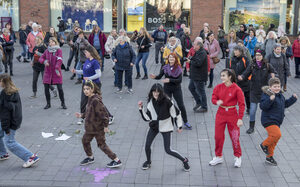 Tanz zu "Break the Chain"