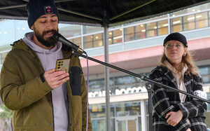 Ein Mitarbeiter von den "Heroes"