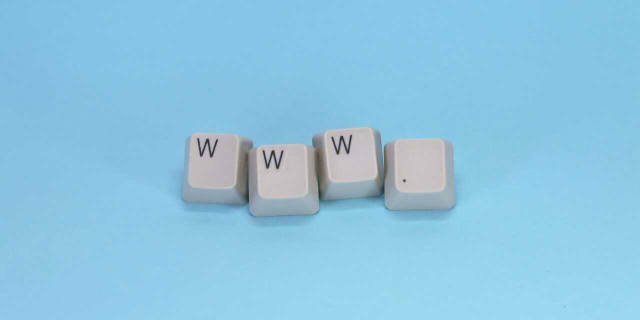 Drei Tasten mit WWW. auf blauem Hintergrund