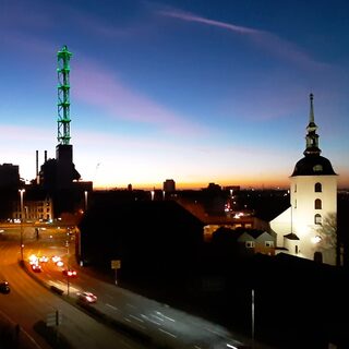 Blick auf Stadtwerketurm und Marienkirche Blaue Stunde