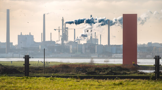 Mercatorinsel Ruhrort - seitlich das "Rheinorange"