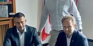 v. l. Stefan Soldat und Almir Tutic, Geschäftsführer der Duisburg CityCom GmbH und Martin Murrack, Stadtdirektor und Digitalisierungsdezernent bei der Unterzeichnung des Letter of Intent.