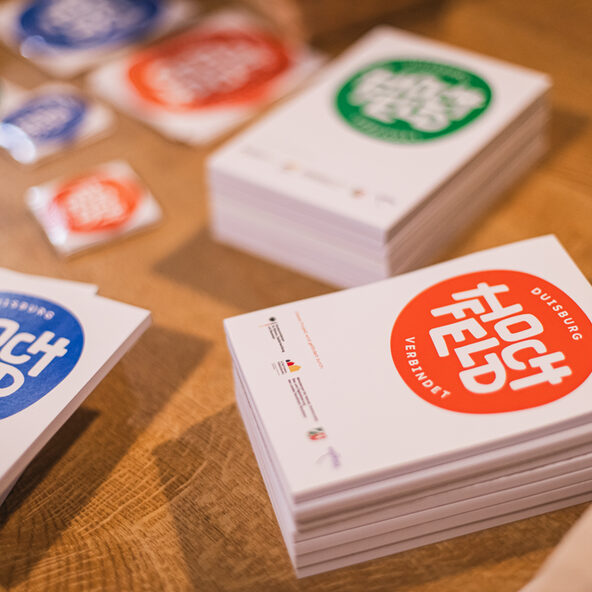 Verschiedene Werbeartikel mit Hochfeld Logo