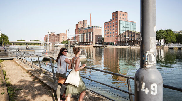 Binnenhaven van Duisburg, zicht op Speicherzeile