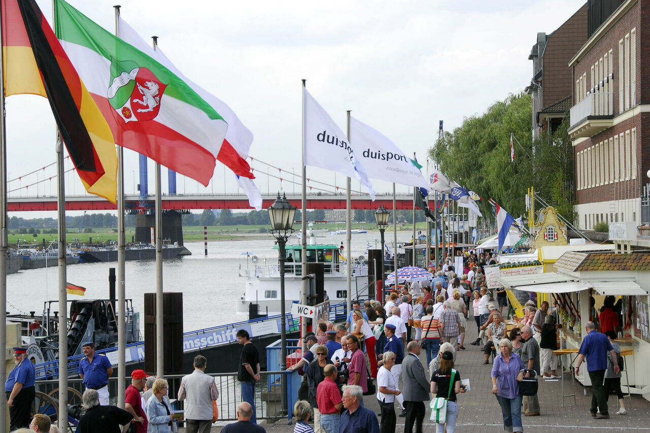 Het havenfestival op de Rijnpromenade