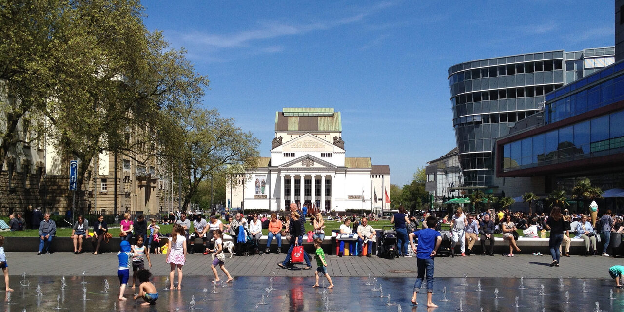 König-Heinrich-Platz met sproeierveld