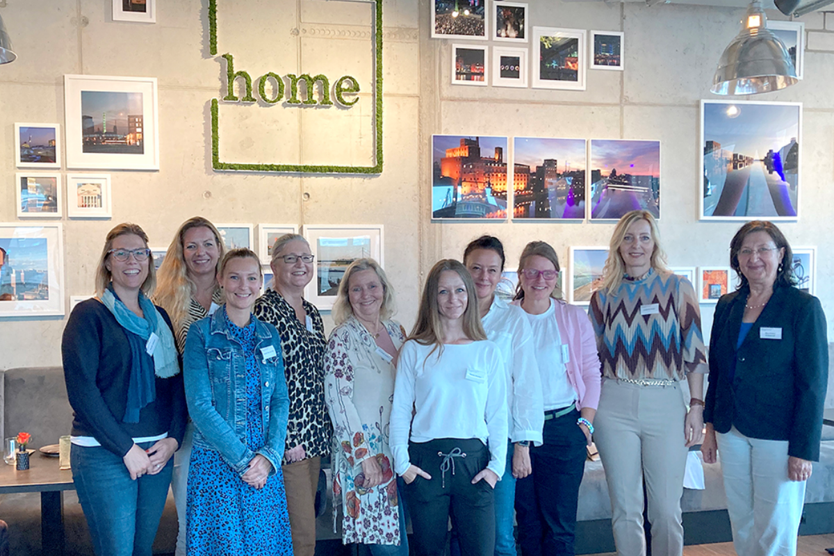 Austausch und Networking Veranstaltung zum Female-Mentoring des Kompetenzzentrums Frau & Beruf Niederrhein vom 27.07.2023 im HOME in Duisburg