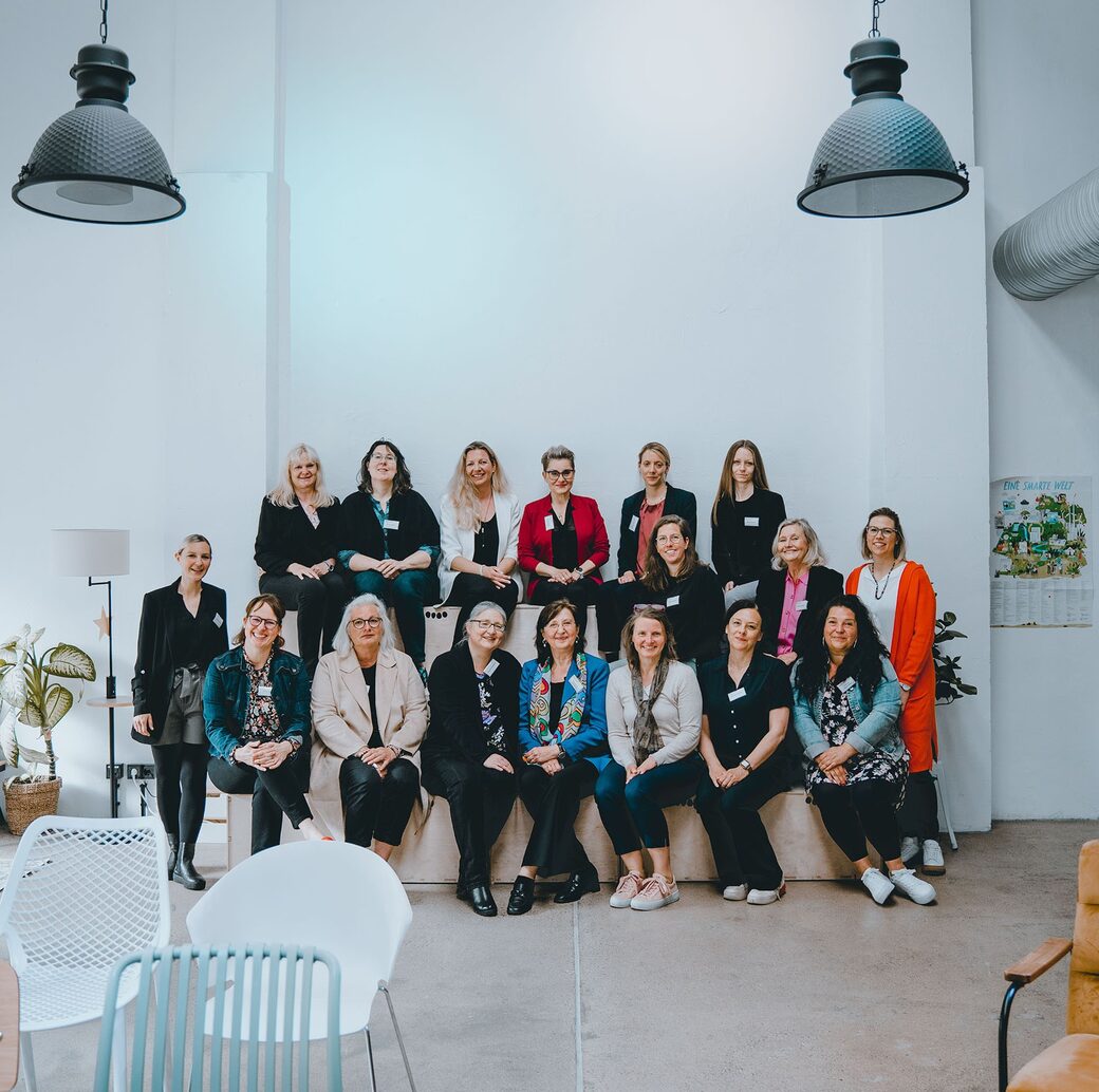 Ein Foto mit den weiblichen Unternehmerinnen und der stellvertretenden Stabsstellenleiterin Frau Kowalczyk